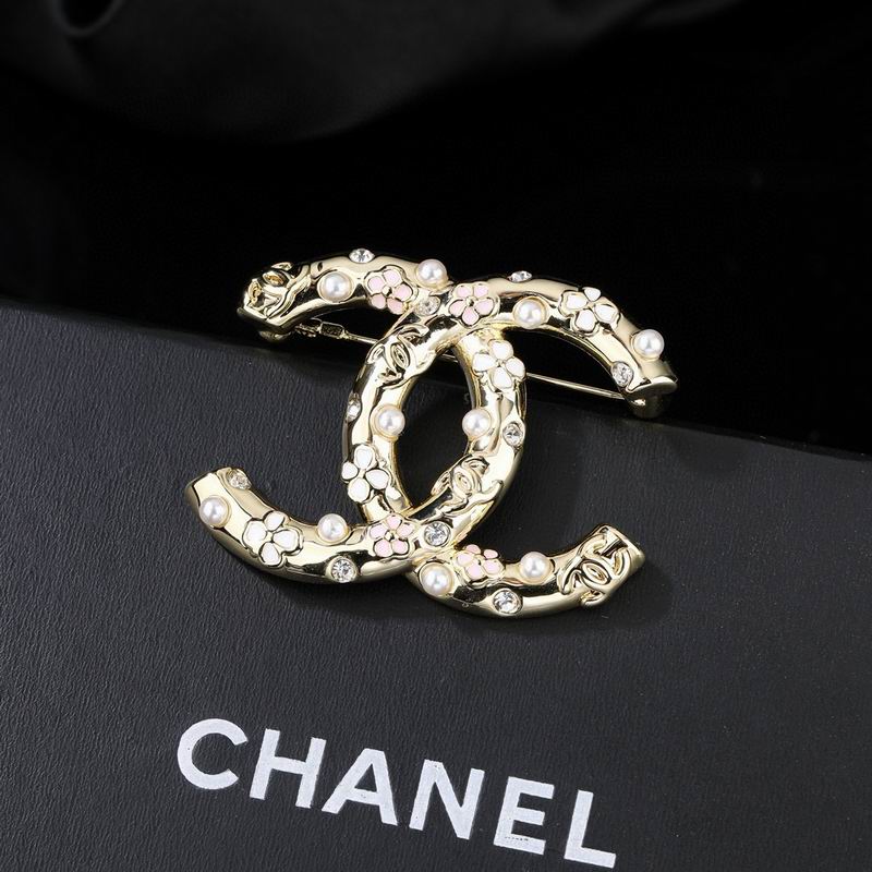 Chanel Brooch 03yxs146